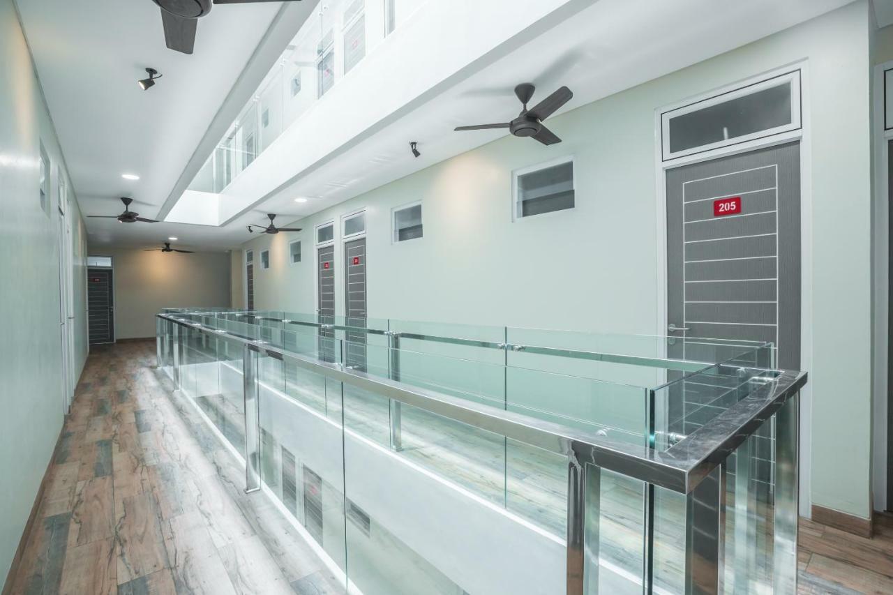 Super Oyo 1487 Residence Khoe Jakarta Luaran gambar